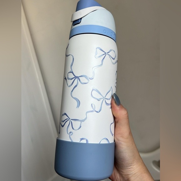 Owala Tied And True Blue Bows 32オンス Freesip UO限定 Owala x